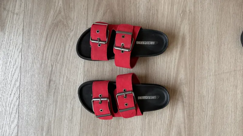 Chalas rojas con hebillas Americano mujer