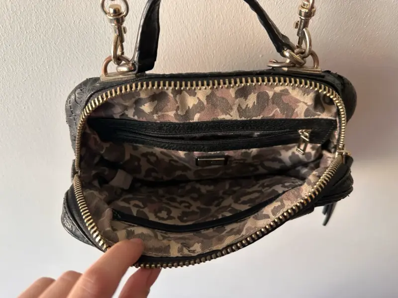 Cartera Guess Original cuero usada - 5