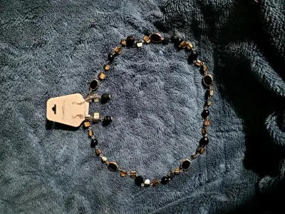 Collar y pendientes de bisutería en negro y plata - miniatura 3