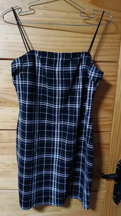 Vestido amarillo con botones decorativos - miniatura 3