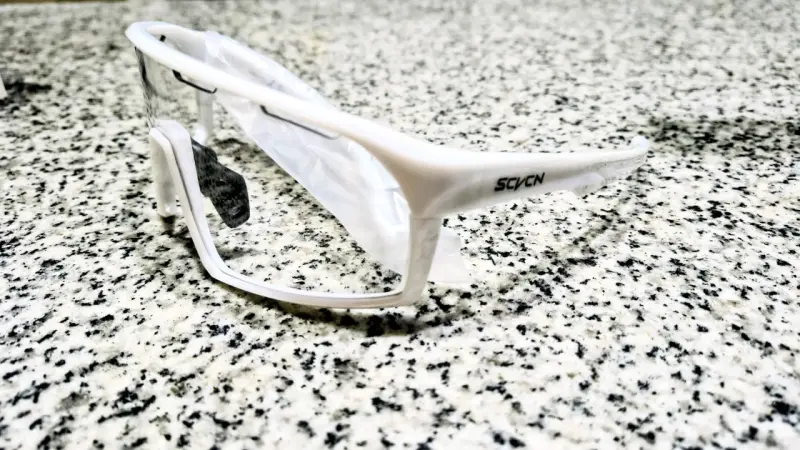 Gafas deportivas blancas SCVCN para deporte - 1