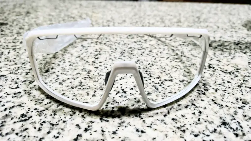 Gafas deportivas blancas SCVCN para deporte - 2