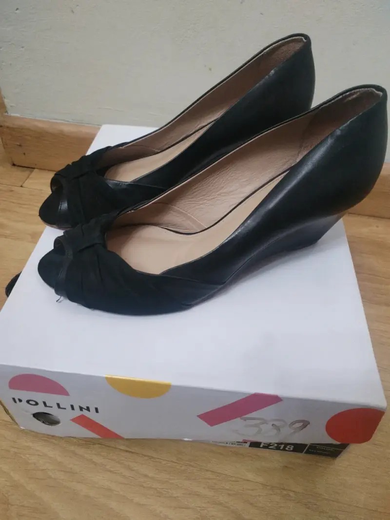Zapatos de tacón negro Clarks con diseño elegante - 3