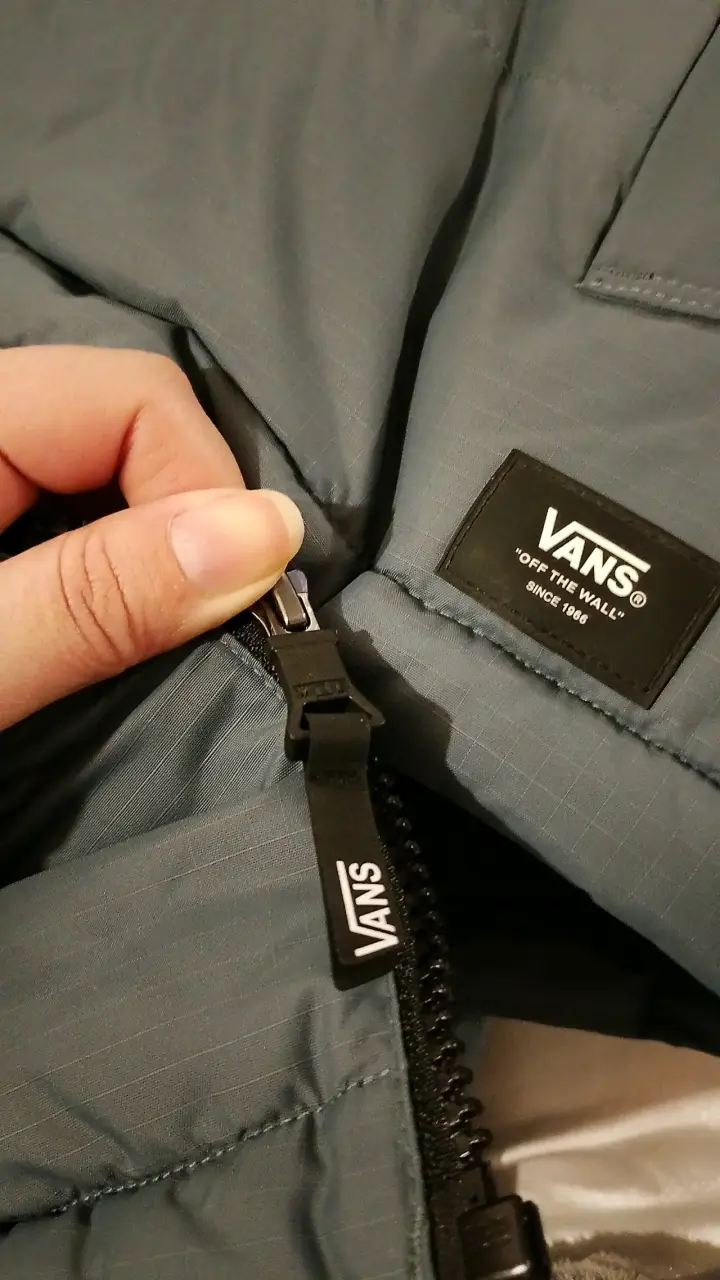 Chaqueta Vans gris con cierre resistente - 3