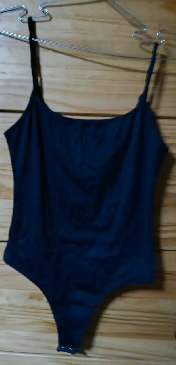 Body negro de mujer con tirantes - 1