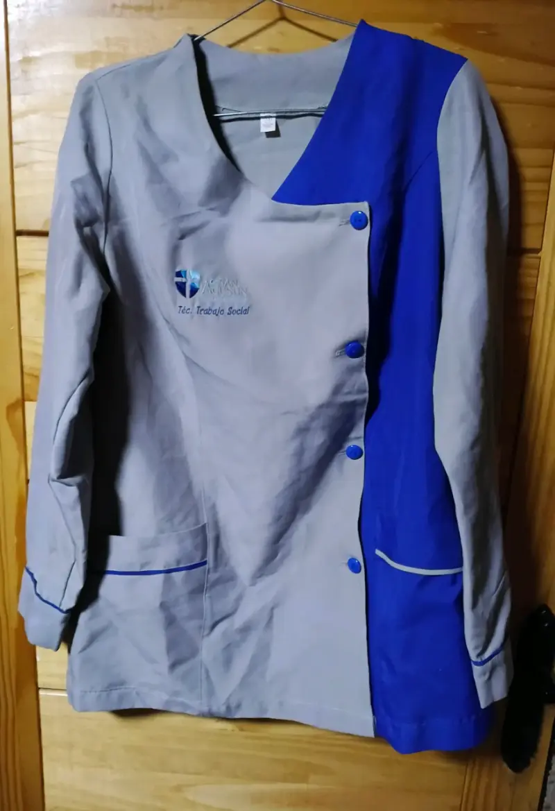 Chaqueta de uniforme gris y azul - 1