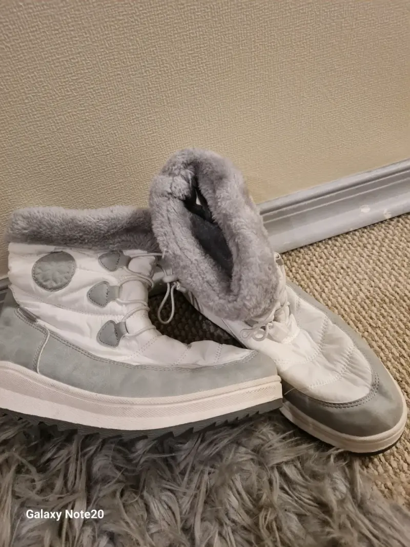 Botas de invierno blancas con forro gris