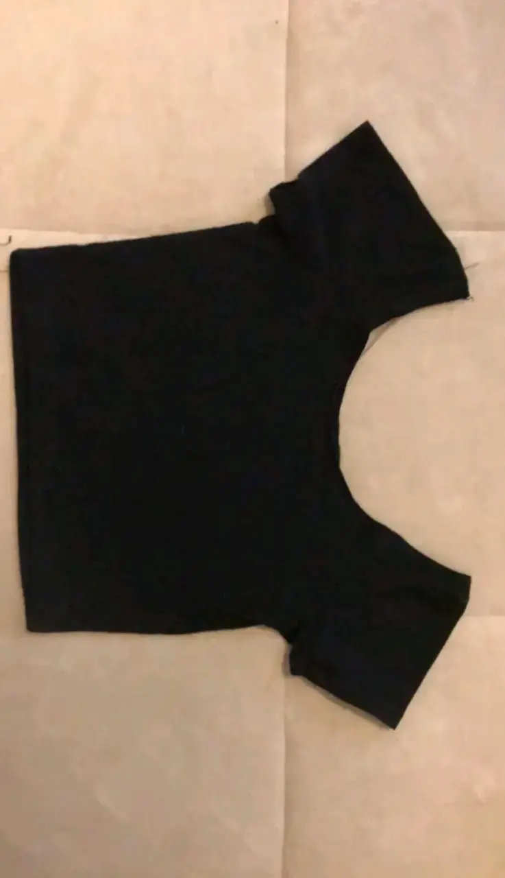 Polera negra básica para mujer - 1