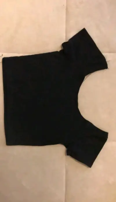 Polera negra básica para mujer - miniatura 1