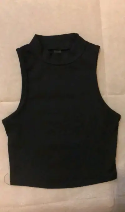 Top sin mangas negro Shein talla XS - miniatura 1