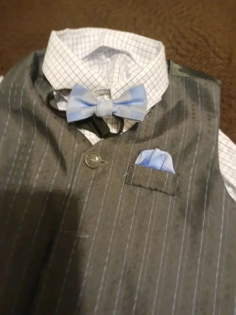 Traje formal para niño con corbata y chaleco - 1