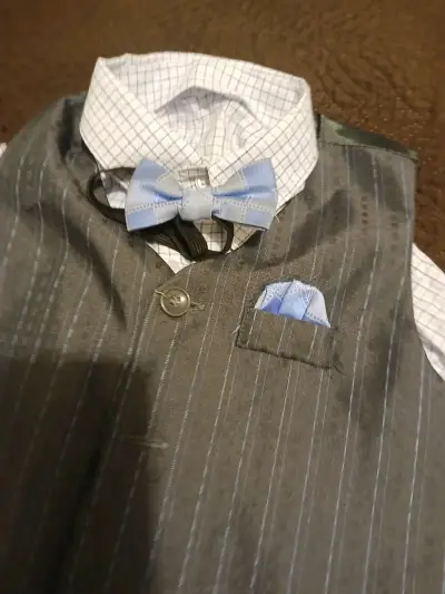 Traje formal para niño con corbata y chaleco - miniatura 1