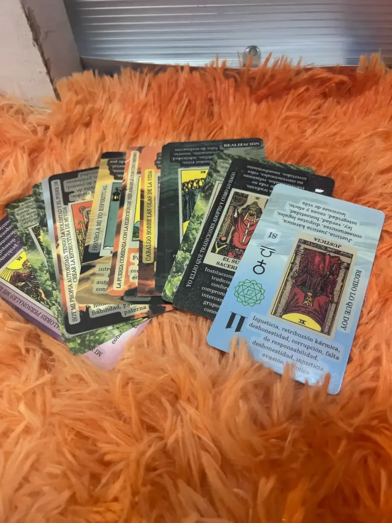 Baraja de Tarot con Significados de Chakras - 3