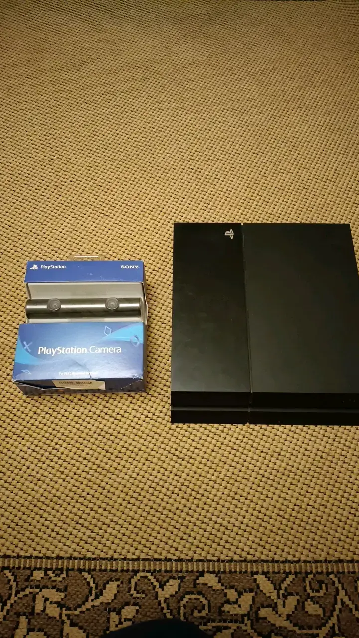 Consola PlayStation 4 con cámara y juegos - 1