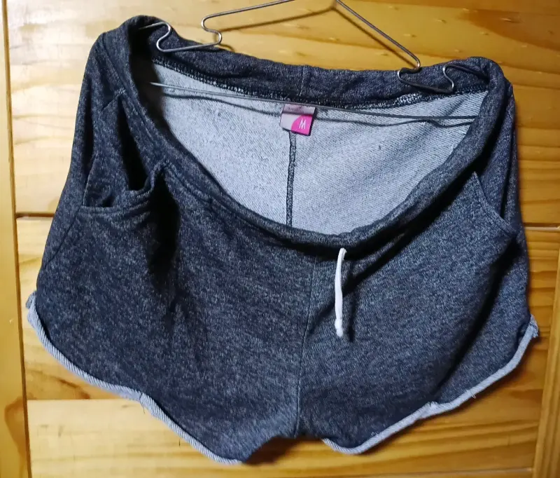 Shorts deportivos mujer gris y estampado - 1