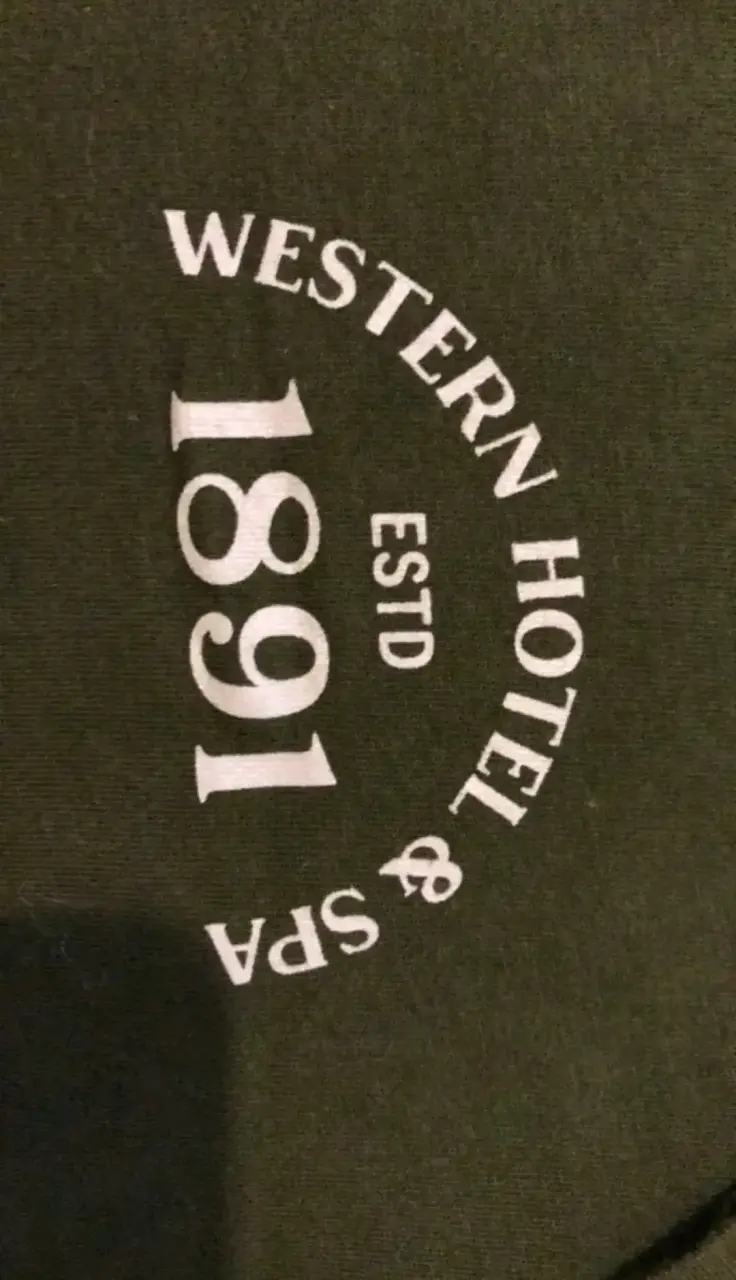 Polera verde Western Hotel & Spa - 3