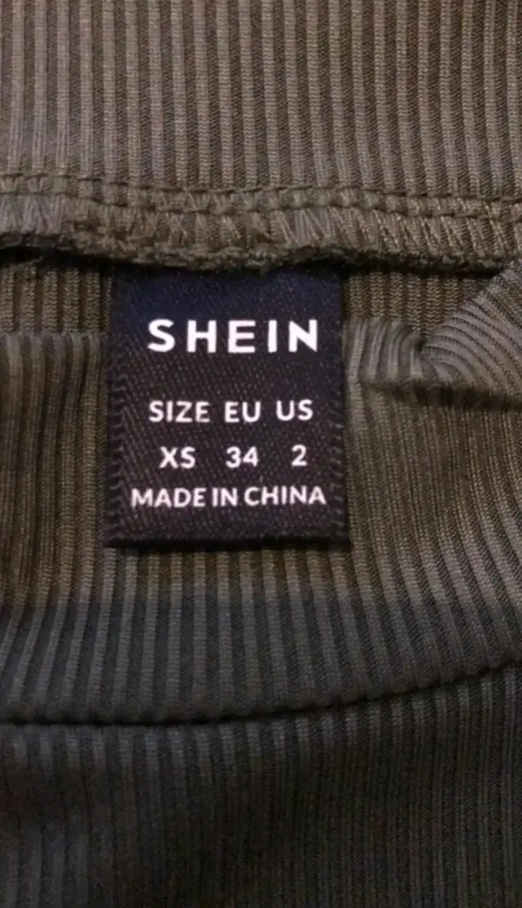 Top sin mangas verde oliva Shein talla XS - 3