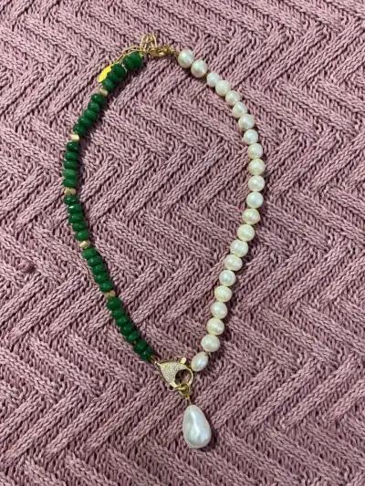 Collar de cuentas tipo perlas y verdes - miniatura 1