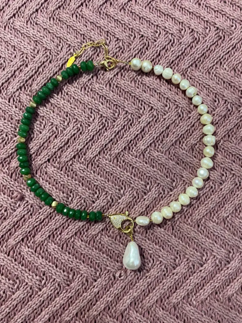Collar de cuentas tipo perlas y verdes - 2