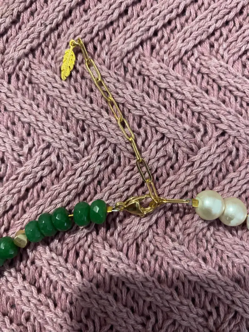 Collar de cuentas tipo perlas y verdes - 4