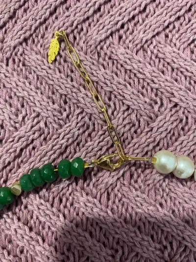 Collar de cuentas tipo perlas y verdes - miniatura 4