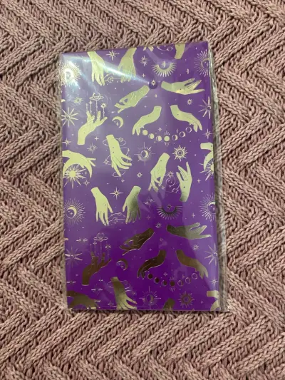 Cuaderno morado con diseño místico y bolígrafo - miniatura 4