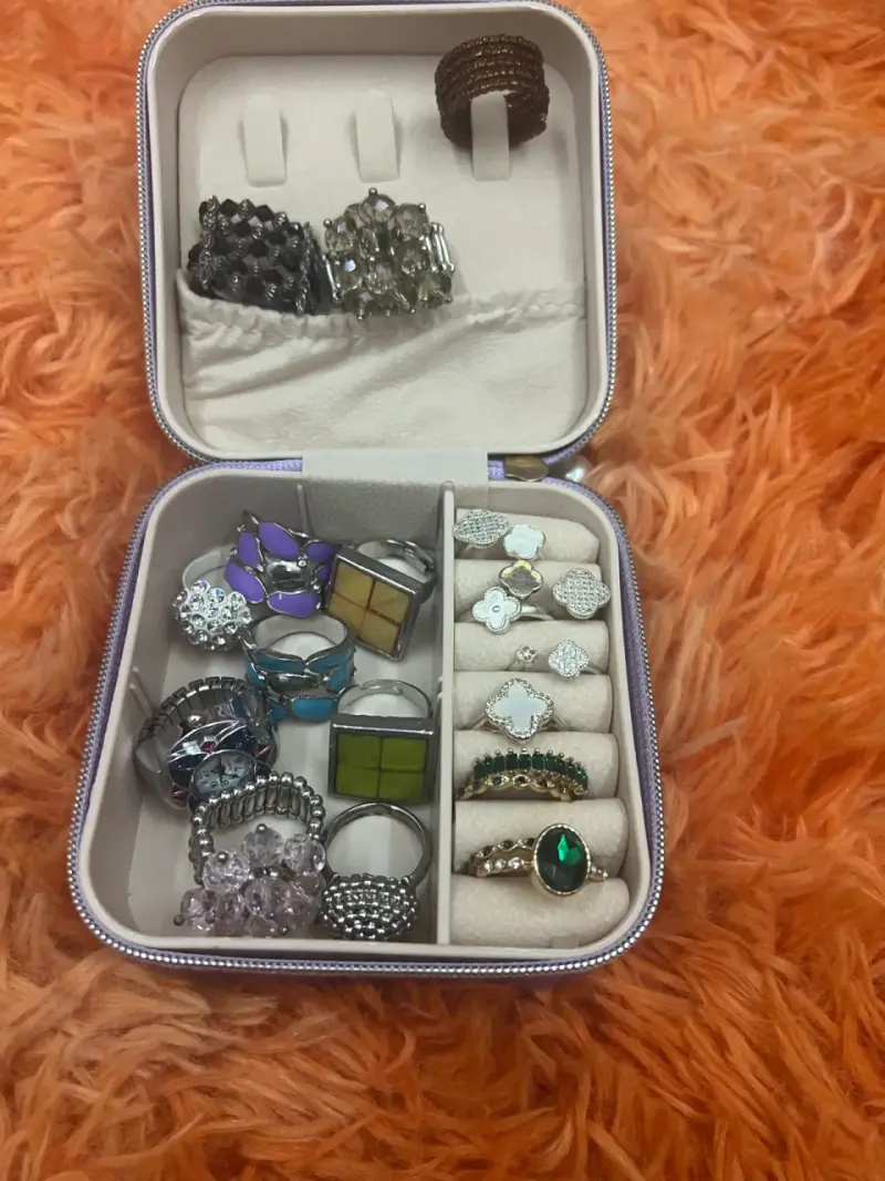 Anillos Variados en Estuche - 2