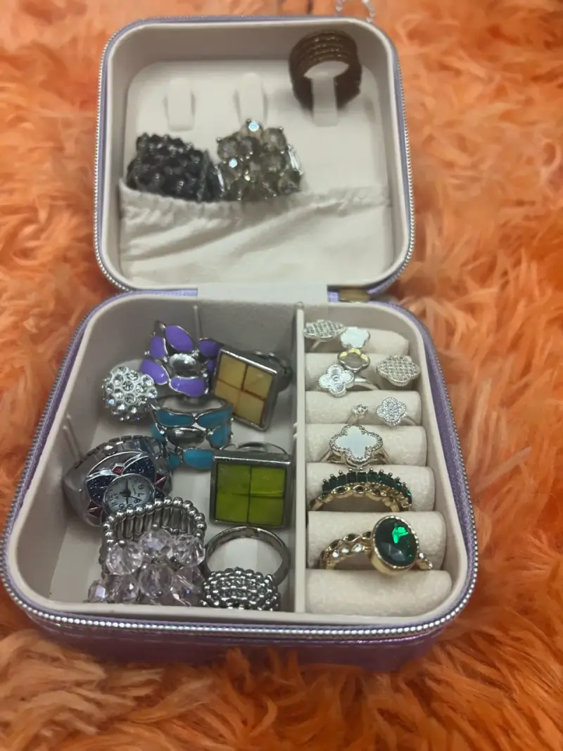 Anillos Variados en Estuche - 3