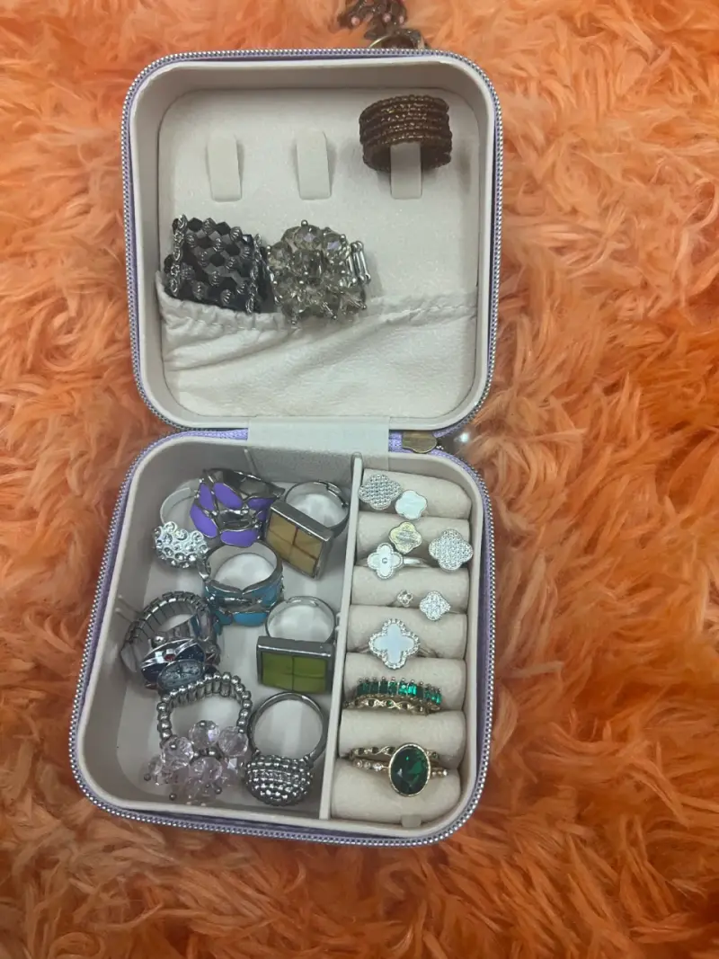 Anillos Variados en Estuche - 4