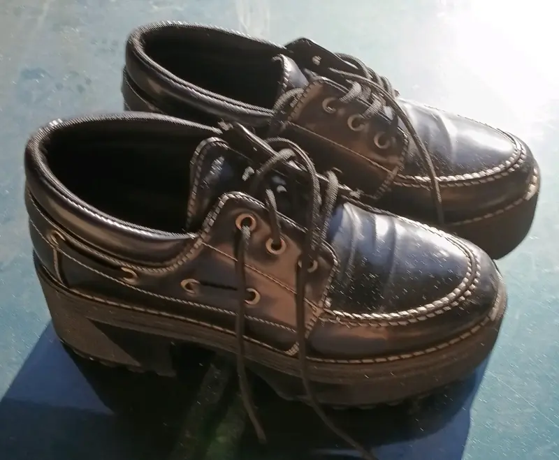 Zapatos de cuero negro con plataforma - 1