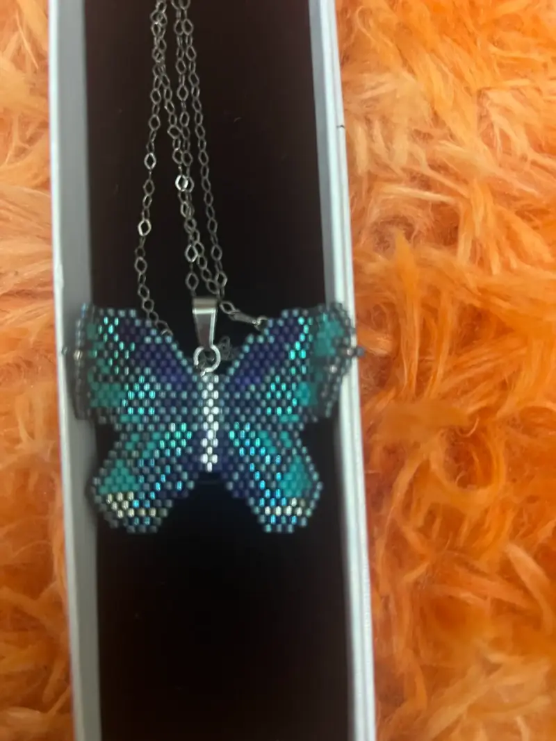 Collar artesanal mariposa hecho a mano - 2