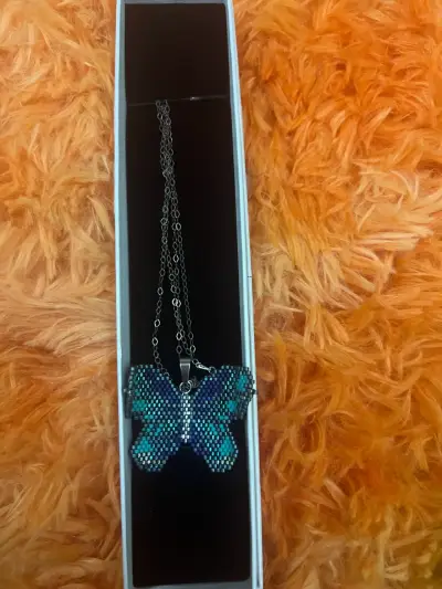Collar artesanal mariposa hecho a mano - miniatura 3