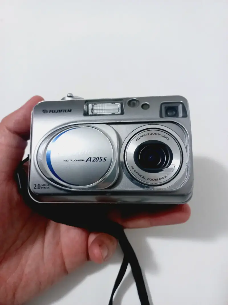 Cámara digital Fujifilm FinePix A205s con tarjeta XD - 4