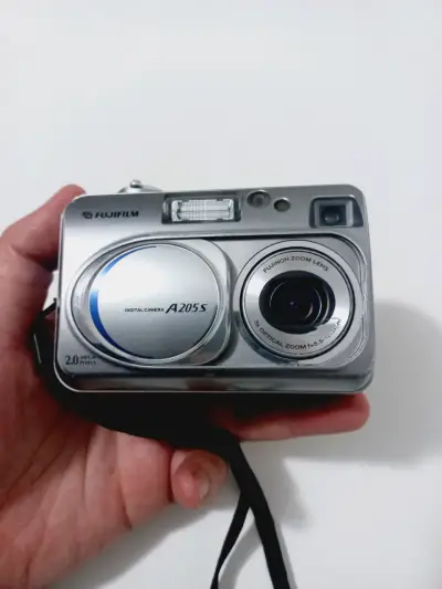 Cámara digital Fujifilm FinePix A205s con tarjeta XD - miniatura 4