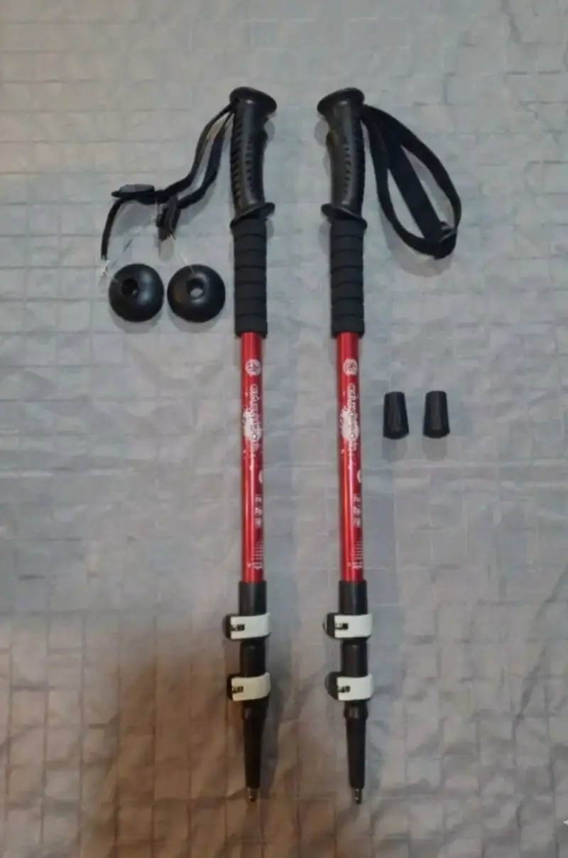 Bastones de trekking ajustables rojos + accesorio
