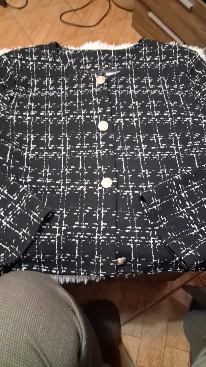 Chaqueta de mujer estilo tweed con botones dorados - 1