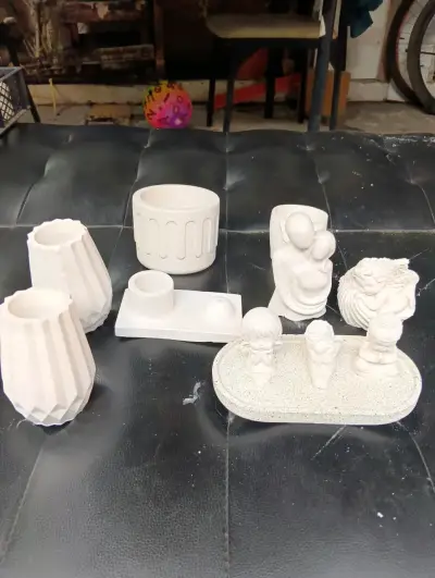 Conjunto de figuras decorativas de cerámica blanca - miniatura 5