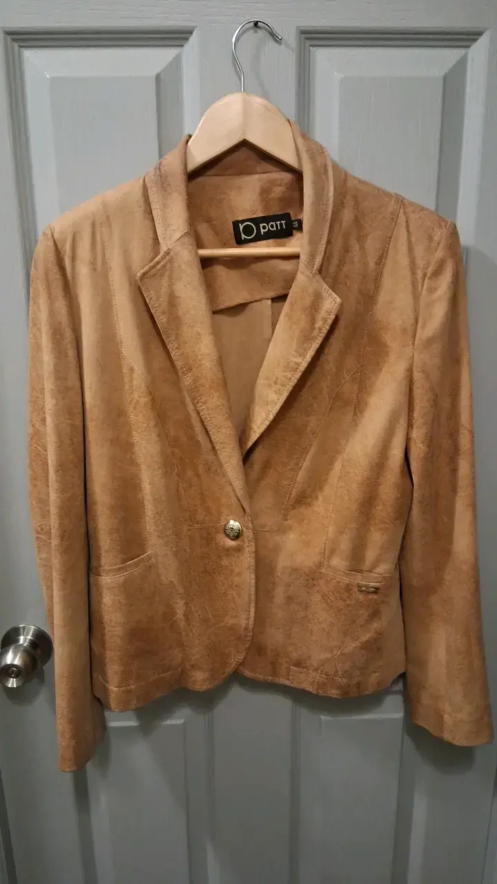 Blazer de gamuza beige para mujer