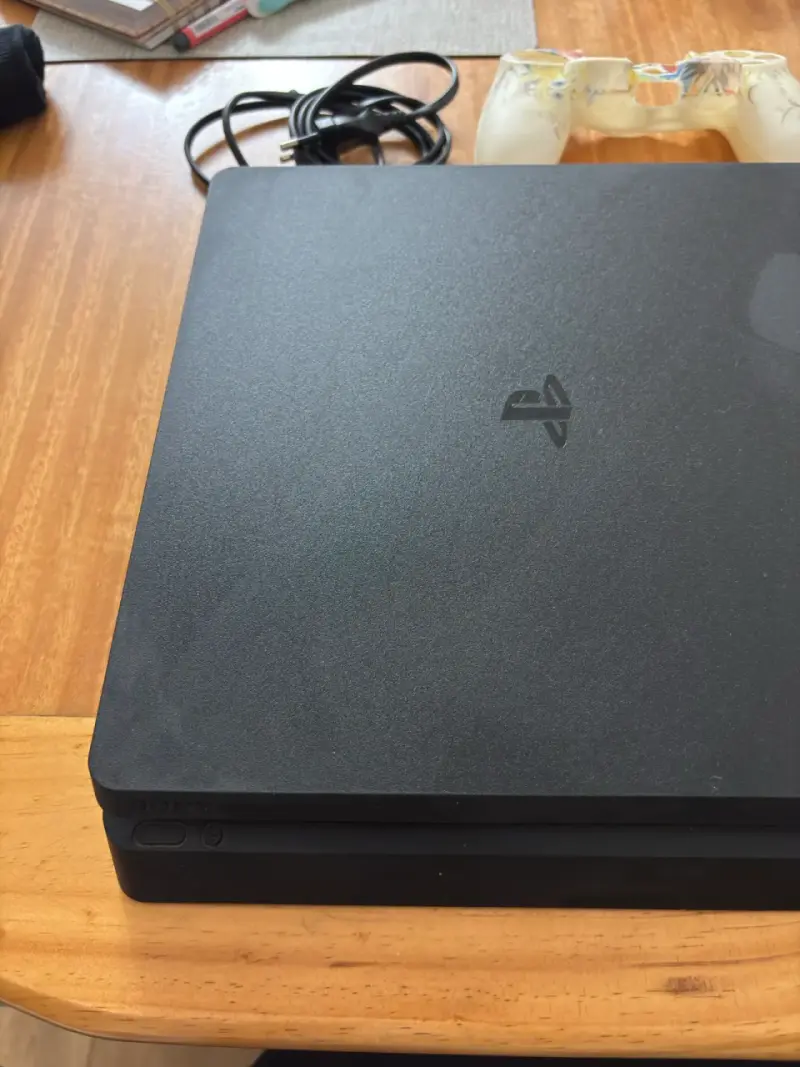 PlayStation 4 + dos controles + 5 juegos - 5