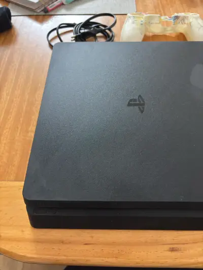 PlayStation 4 + dos controles + 5 juegos - miniatura 5
