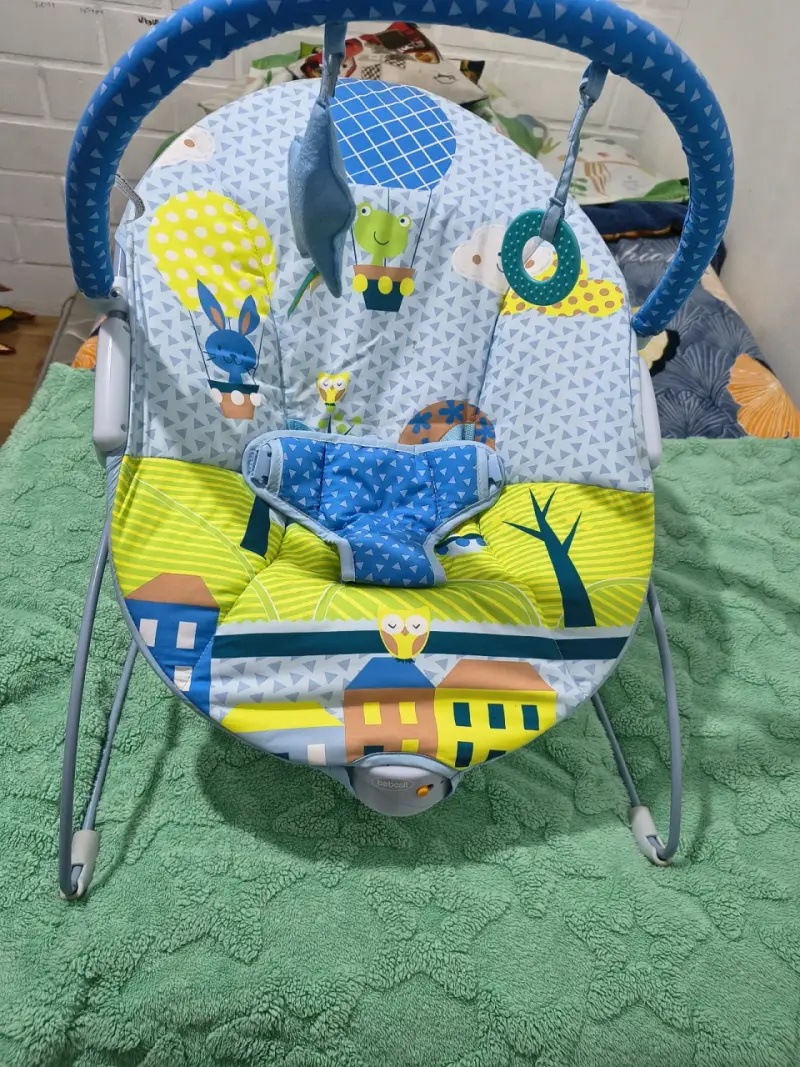 Silla mecedora para bebé Bebesit colorida