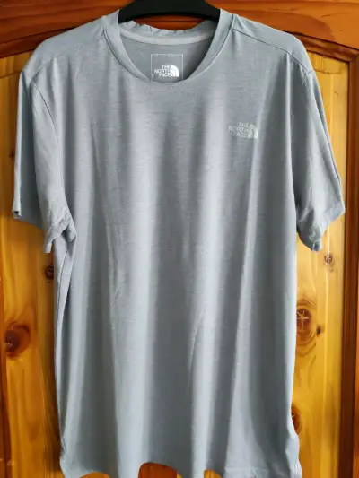 Polera gris The North Face para hombre - miniatura 1