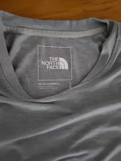 Polera gris The North Face para hombre - miniatura 3
