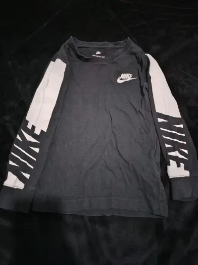 Conjunto deportivo Nike para niños en negro y blanco - miniatura 1