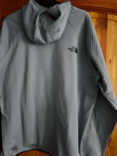 Polerón gris con capucha The North Face para hombre - miniatura 2