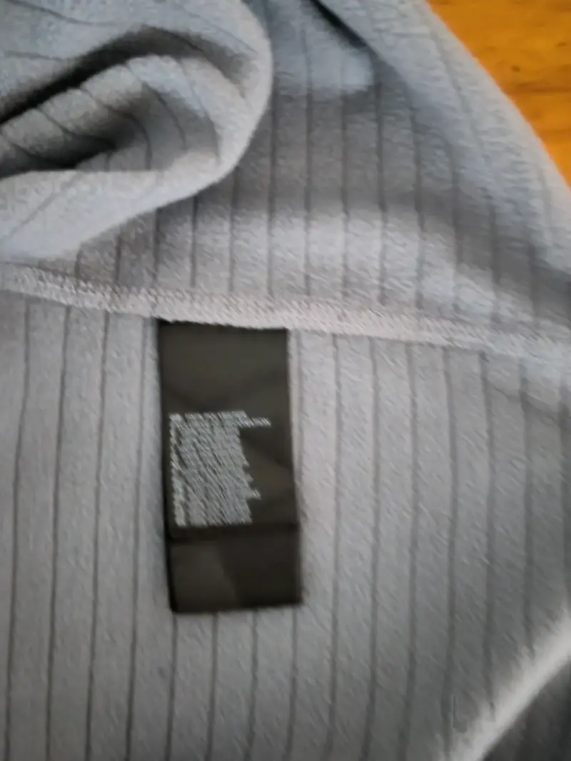 Polerón gris con capucha The North Face para hombre - 4