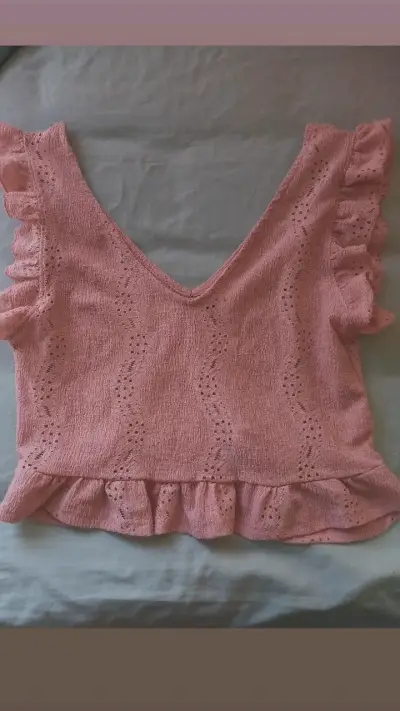 Blusa rosa con volantes y encaje icono - miniatura 1