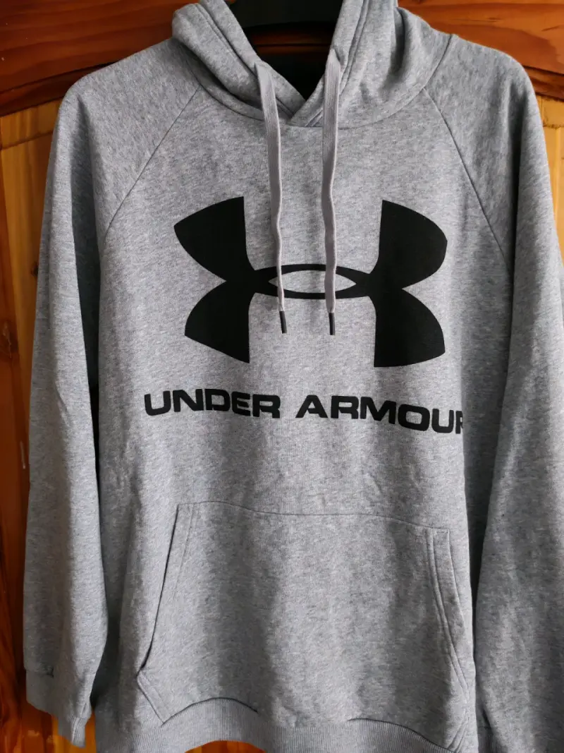 Polerón gris con capucha Under Armour para hombre - 1