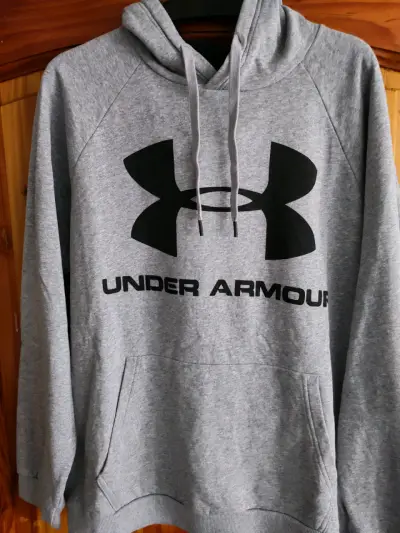 Polerón gris con capucha Under Armour para hombre - miniatura 1