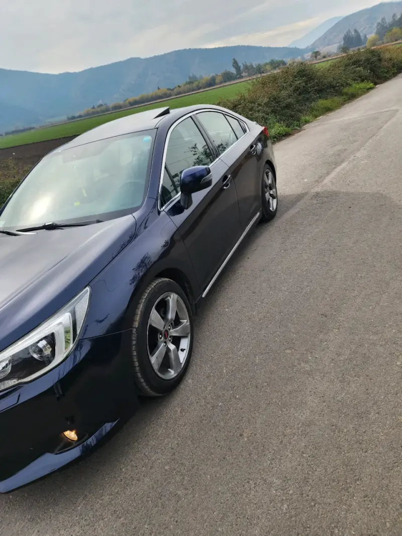 Auto Subaru Legacy 2018 en buen estado - 2